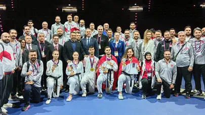 Minderin zirvesinde Türkiye rüzgarı: Bakan Bak’tan şampiyonlara özel tebrik