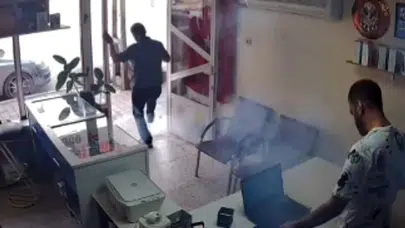 Adana’da korku dolu anlar: Tamir masasındaki telefon bir anda alev topuna döndü