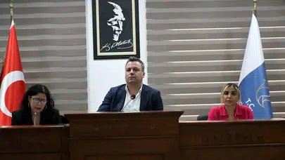 Kuşadası’nda plajlarda yeni dönem: Şezlong ücretleri belli oldu, internet ücretsiz hale geliyor