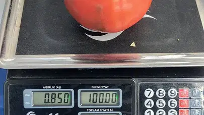 Pazar tezgahında dev sürpriz: Görenler gözlerine inanamadı, tartıya koyunca gerçek ortaya çıktı