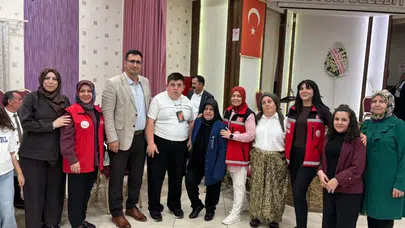 Vatan borcunu bir günlüğüne de olsa gururla sırtlandı: Selim Can’ın kına gecesinde gözyaşları sel oldu