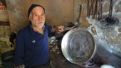 Gaziantep'in kadim zanaatları sessizliğe gömülüyor: Bir ömür bakıra hayat verdi, şimdi çırak bulamıyor