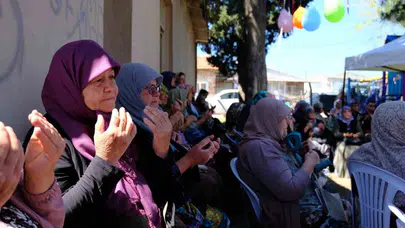 Eceabat’ta asırlık gelenek yaşatıldı: Kumköy’de sofralar birlik için kuruldu