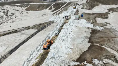 Zirvede kar mesaisi: Nemrut’un kapıları açılıyor