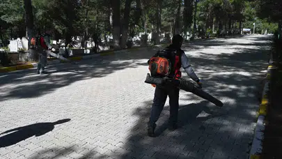Isparta'da bayram mesaisi: Kabir ziyaretleri için hummalı hazırlık