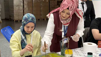 Beyaz önlüklerin arasında sanat rüzgarı: Geleceğin doktorları atölyelerde stres attı