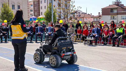 Bilecik’te trafik bilinci aşılandı: Vali Sözer’den geleceğin sürücülerine önemli mesaj