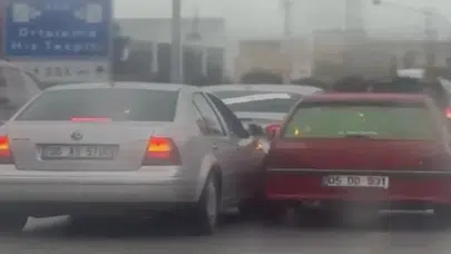 Düğün konvoyunda magandalık: Trafiği birbirine kattılar, kazaya davetiye çıkardılar