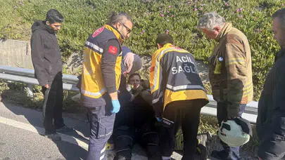 Bakırköy trafiğinde sabah paniği: Motosikletli sürücü kamyonete çarptı