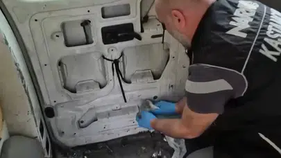 Kastamonu'da zehir tacirlerine geçit yok: Kapı içine gizlenen zulayı polis böyle buldu