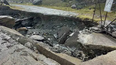 Ölümle dans eden manzara tutkunları: Çökme riski taşıyan köprüde tehlikeli yürüyüş