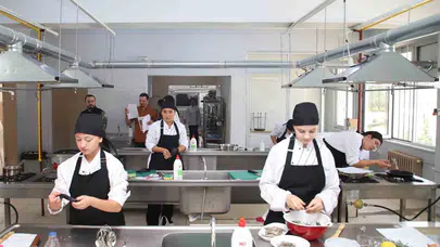 Geleceğin şefleri Köşk'te buluştu: Mutfaktaki ustalıkları jüriden tam not aldı