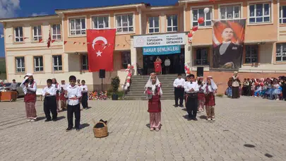 Muradiye’de okul bahçesi şenlik alanına döndü: Öğrenciler yeteneklerini sergiledi