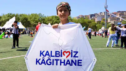 Kağıthane’de Hasbahçe uçurtmalarla renklendi: Binlerce çocuk gökyüzünü şenlendirdi