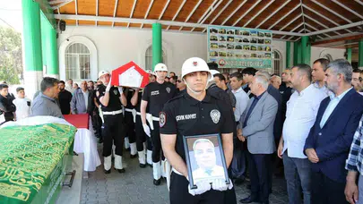 Emniyet teşkilatını yasa boğan veda: 30 yıllık kahraman son yolculuğuna uğurlandı