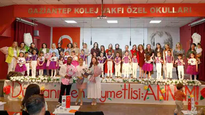Minik ellerden annelerine en özel hediye: Sahne onların, gurur velilerin