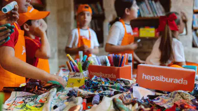 Mardin’in tarihi sokakları minik sanatçıların hayalleriyle renklendi: Hepsiburada’dan geleceğe dokunan destek
