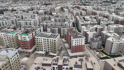 Enkazdan doğan umut: Hatay'da depremin yıktığı mahallede yeni yuvalar için şükür duaları yükseldi