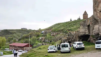 Zamanın durduğu şehir Ahlat: Bayram tatilinde ziyaretçi akınına uğradı