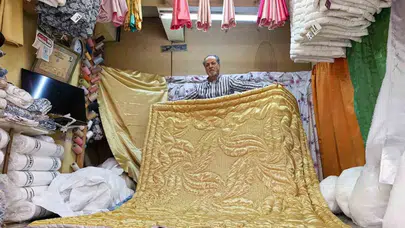Kraliçe Elizabeth’e yorgan dikti, 60 yılını sanata adadı: İnegöllü ustadan yok olmaya yüz tutan mesleğine veda