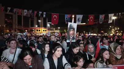 Kartal’da 19 Mayıs ruhu: Binler tek yürek oldu, Mehmet Erdem meydanı coşturdu