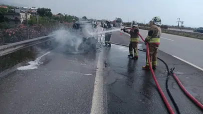 Seyir halindeyken kabusa döndü: Motor kısmından yükselen alevler aracı küle çevirdi