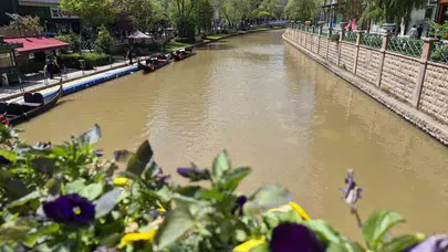 Eskişehir’in simgesi Porsuk Çayı’nda şaşırtan değişim: Sular çamura bulandı