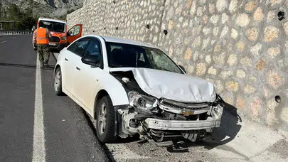 Malatya yolunda korkutan kaza: Direksiyon hakimiyetini kaybetti, duvara çarptı