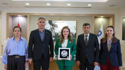 Antalya'nın çevreci vizyonu tescillendi: 32. gurur tablosu belediyeye ulaştı
