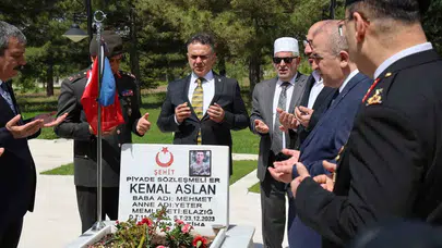 Elazığ’da bayram öncesi duygu dolu anlar: Şehitler kabirleri başında dualarla anıldı