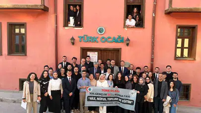 Geleceğin mimarı gençler Eskişehir’de buluştu: Aile ve eğitim vurgusuyla yeni yol haritası çizildi