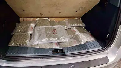 Sınırda zehir tacirlerine büyük darbe: 256 bin euroluk sevkiyat koltuklara gizlenmiş