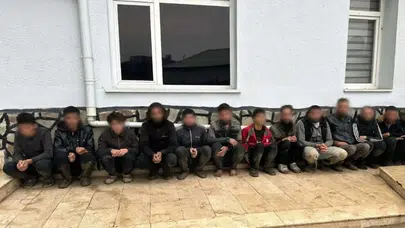 Yayladağı sınırında kaçak geçişe teknolojik takip: Havadan tespit edilen gruba jandarma baskını