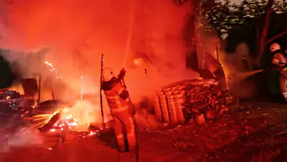İnegöl'de gece yarısı korkutan yangın: Tarladaki baraka küle döndü