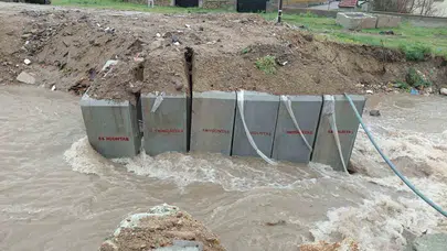 Saraykent'te ulaşım felç: Bir köprü daha sulara teslim oldu
