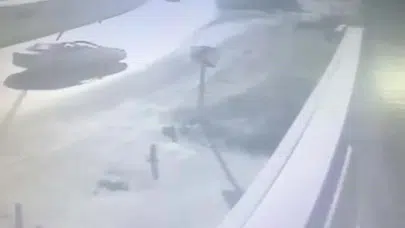 Zonguldak'ta dehşet anları: Kontrolden çıkan otomobil akaryakıt istasyonuna daldı