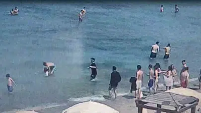 Kuşadası’nda tatil kabusa dönüyordu: Çinli turistin imdadına cankurtaranlar yetişti