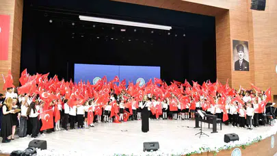 300 minik yürek tek bir sahnede: Müzik engel tanımadı