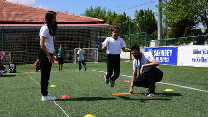 Gaziantep’te minik atletler sahaya indi: 200 çocuk sporla dolu bir gün geçirdi