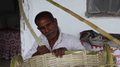 Plastik devrimi bir kültürü bitirdi: 40 yıllık usta son kamışları örüyor
