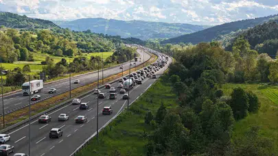 Bayram dönüşü çilesi erken başladı: Bolu geçişinde trafik kilitlendi