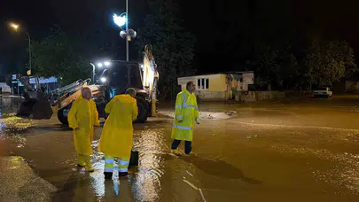 Toprakkale’de gökyüzü boşaldı: Şiddetli yağış hayatı felç etti, yollar trafiğe kapatıldı