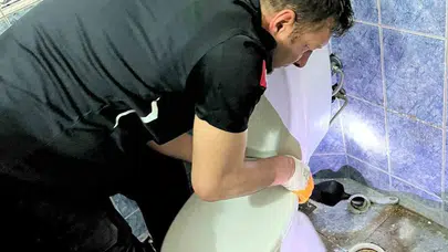 Meraklı yavru kedinin tehlikeli macerası: İtfaiye ekipleri seferber oldu