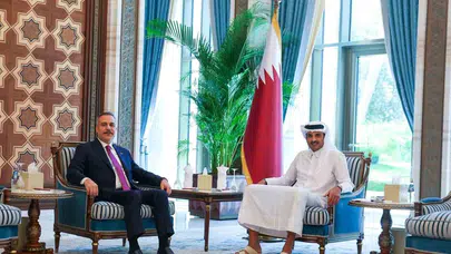 Doha’da kritik diplomasi trafiği: Bakan Fidan Katar Emiri ile bir araya geldi