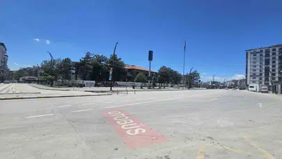 Elazığ'da bayram sessizliği: Şehrin kalbi durdu, caddeler terk edilmiş gibi