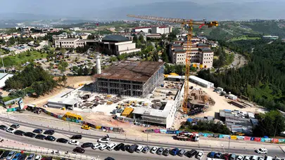 Umuttepe’de dev kompleks yükseliyor: 5 bin kişilik ibadethane ve otoparkta sona doğru