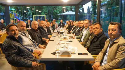 AK Parti Düzce’de anlamlı buluşma: Toplantı adresi sosyal sorumluluk projesi oldu