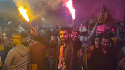 Başkentte sarı-kırmızı gece: 26. zafer Kızılay’da davullarla kutlandı