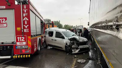 Yangına yetişmek isterken felaketi yaşadılar: Sakarya'da 6 araç birbirine girdi