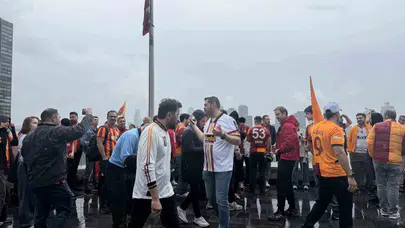 Okyanus ötesinde sarı-kırmızı şölen: New York’ta şampiyonluk coşkusu zirveye çıktı